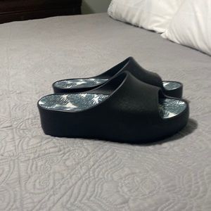 Black Bare Trap platform slides